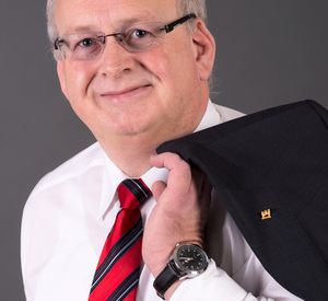 Das Foto zeigt Verbandsgemeinde-Bürgermeister Karl Heinz Simon.