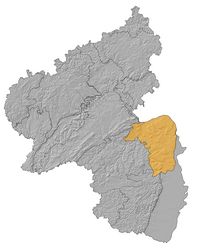 Die Abbildung zeigt eine Karte von Rheinland-Pfalz, auf welcher die Grenzen der Naturräume eingezeichnet sind. Der Naturraum Rheinhessen, welcher sich im Osten des Bundeslandes befindet, wurde gelb markiert, während der Rest der Karte grau ist. Die Abbildung zeigt eine Karte von Rheinland-Pfalz, auf welcher die Grenzen der Naturräume eingezeichnet sind. Der Naturraum Rheinhessen, welcher sich im Osten des Bundeslandes befindet, wurde gelb markiert, während der Rest der Karte grau ist.