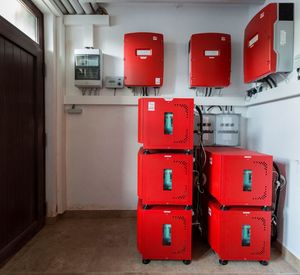 Das Foto zeigt Batteriespeicher für Photovoltaik-Anlagen