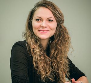 Auf dem Bild ist Anja Jung, die Klimaanpassungsmanagerin von Kaiserslautern zu sehen.