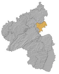 Die Abbildung zeigt eine Karte von Rheinland-Pfalz, auf welcher die Grenzen der Naturräume eingezeichnet sind. Der Naturraum Taunus mit Lahntal, welcher sich im Westen des Bundeslandes befindet, wurde gelb markiert, während der Rest der Karte grau ist.