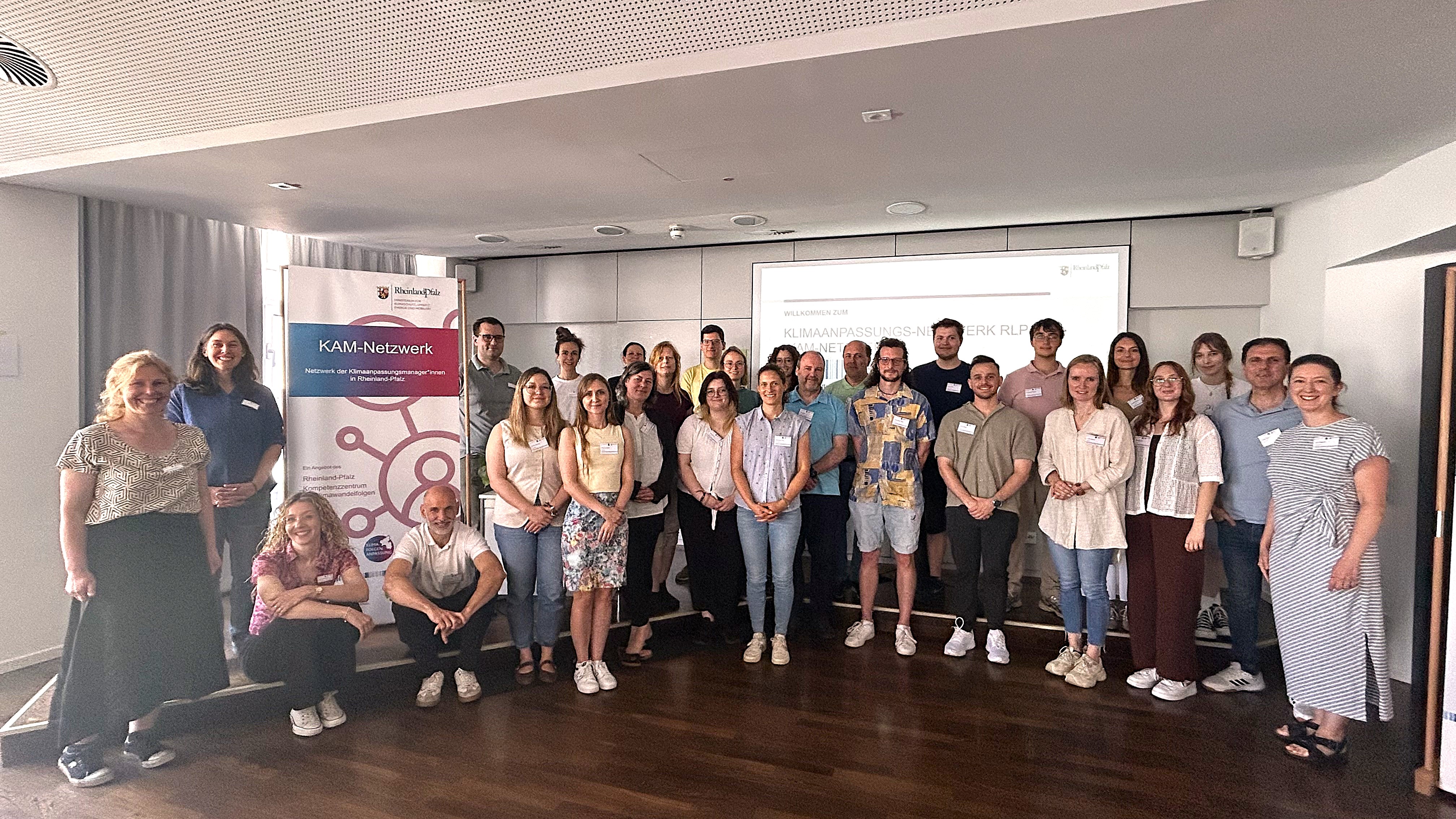 Gruppenbild der Teilnehmenden am Netzwerktreffen Gruppenbild der Teilnehmenden am Netzwerktreffen